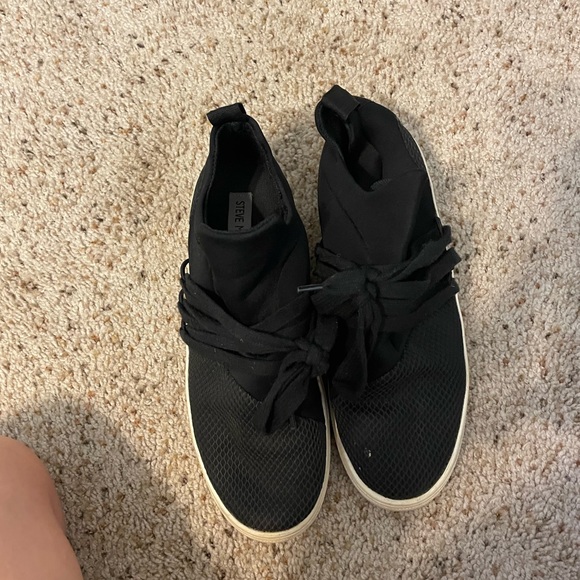 Steve Madden athleisure shoes - Picture 2 of 3